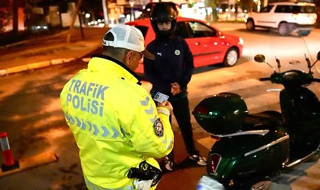 Isparta'da kurallara uymadığı tespit edilen 12 araç sürücüsüne ceza