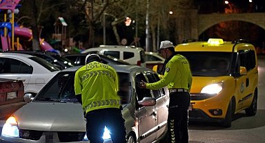 Isparta'da kurallara uymayan 20 araç sürücüsüne idari para cezası