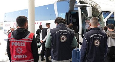 Isparta'da yakalanan 9 göçmen sınır dışı edildi