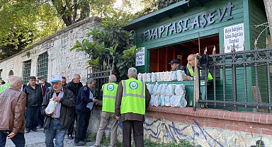 İstanbul Tophane'de her gün 250 kişiye sıcak yemek ikramı