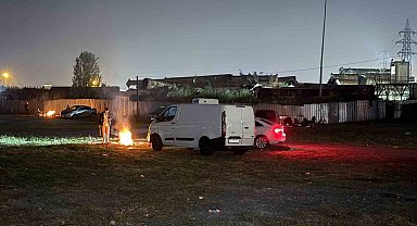 İstanbul'da bazı vatandaşlar deprem endişesiyle geceyi dışarıda geçirmeye devam etti