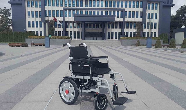 İyilik Ailesi'nden engelli İrem Kumru'ya anlamlı hediye