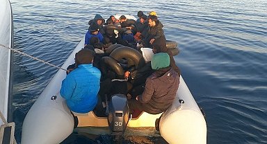 İzmir açıklarında 29 düzensiz göçmen yakalandı