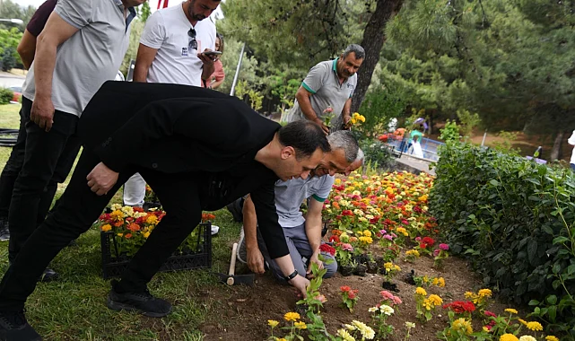 İzmir Bornova kendi çiçeğini kendi yetiştiriyor