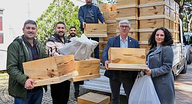 İzmir Bornova'da sertifikalı yeni arıcılar kovanlarına kavuştu