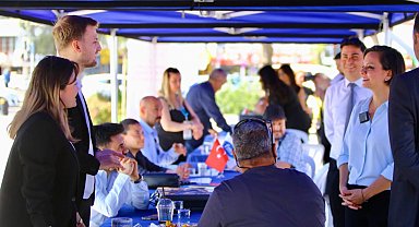 İzmir Karabağlar'da İstihdam Günleri yoğun ilgi gördü