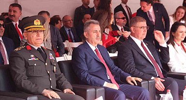 İzmir'de 23 Nisan kutlamalarından renkli görüntüler