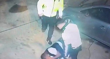 İzmir'de çevirmeden kaçtığı ileri sürülen şahsı darp eden trafik polisleri hakkında soruşturma başlatıldı