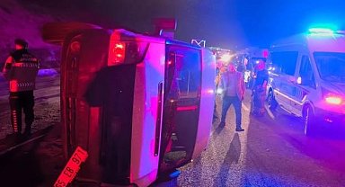İzmir'de kontrolden çıkan minibüs takla attı: 1 ölü, 10 yaralı