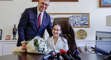 İzmir'de emanet koltuktan çevreye 'Derin' mesaj