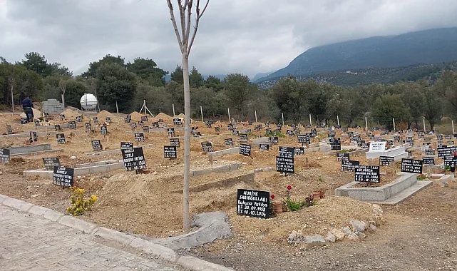 İzmir'de ölen sayısı artınca mezarlık sayısı da arttırıldı
