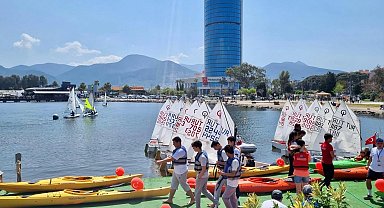 İzmirli çocuklar Su Sporları Şenliği'nde buluştu