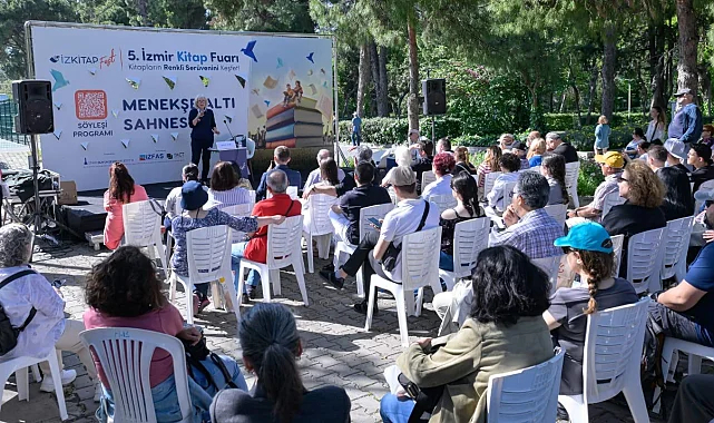 İzmirliler İzmir Kitap Fuarı'na akın etti