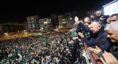 İzmit Kent Meydanı'nda tarihi kutlama