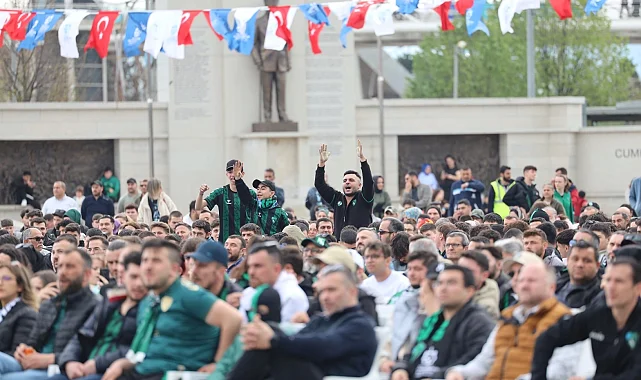 İzmit Kent Meydanı'nda yeşil-siyah heyecan