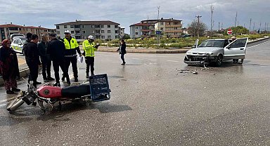 İznik'te otomobil ile motosiklet çarpıştı:1 yaralı