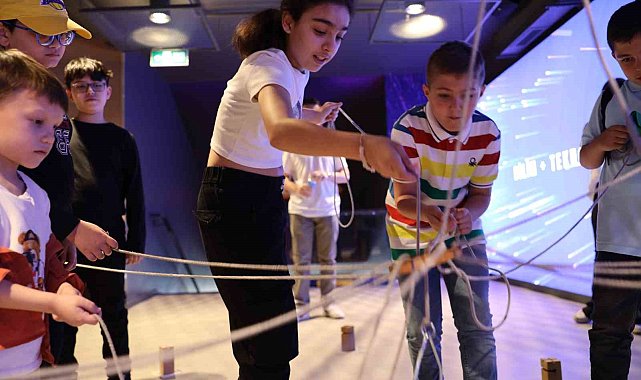 İzQ Dijital Deneyim Merkezi'nde 23 Nisan coşkusu