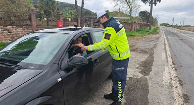 Jandarma ekipleri bayramda trafik denetimlerini sürdürüyor