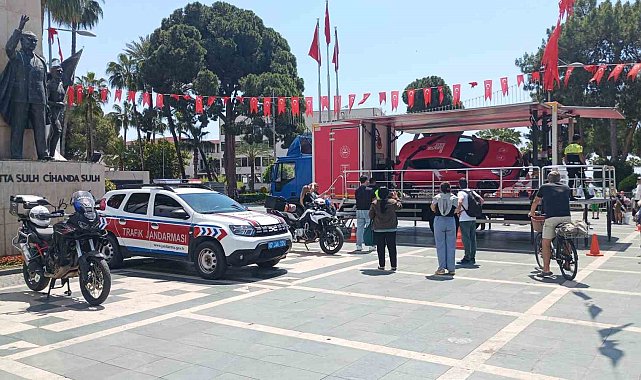 Jandarmadan öğrencilere trafik farkındalık eğitimi