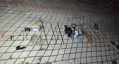 Kaçak kazı ile define arayan 5 kişiyi jandarma yakaladı
