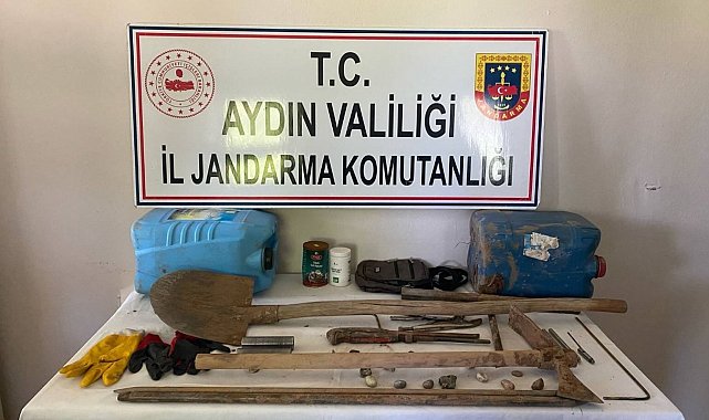 Kaçak kazı yapan define avcıları suçüstü yakalandı
