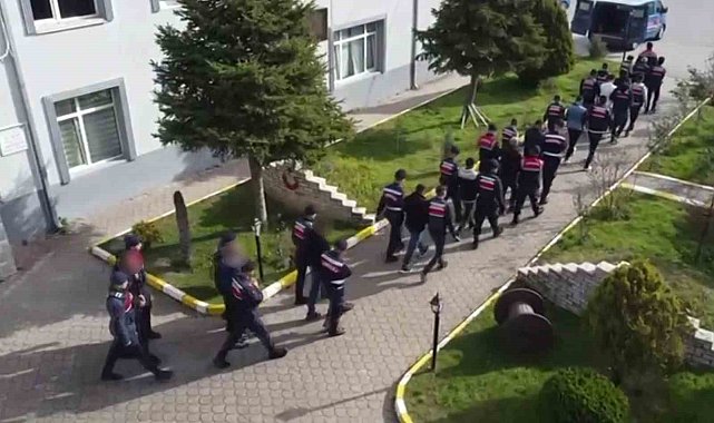 Kadın profilleri ile mesajlaştıkları kişilerin cinsel içerikli görüntülerini kaydedip 500 milyon TL'lik vurgun yapan çeteye darbe