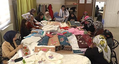 Kadınlar hem meslek öğreniyor hem de aile bütçesine katkı sağlıyor