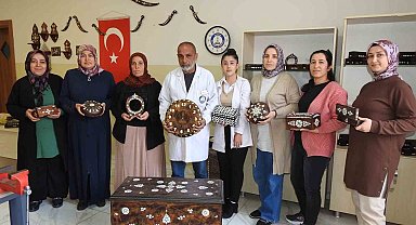Kadınlar, sedef kakma işlemeciliğinde erkeklere taş çıkarıyor