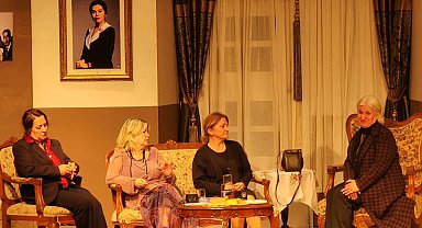 Kadınların tiyatro performansına tam not