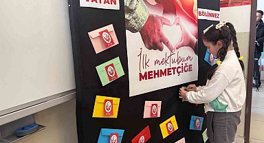 Kahraman Mehmetçik'in kaleme aldığı mektuplar ilkokul öğrencilerine iletildi