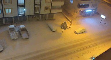 Kahramanmaraş'ın ilçelerinde nisan ayında kar çilesi