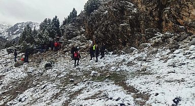 Kahramanmaraş'ta kayalıklardan düşen bir kişi hayatını kaybetti