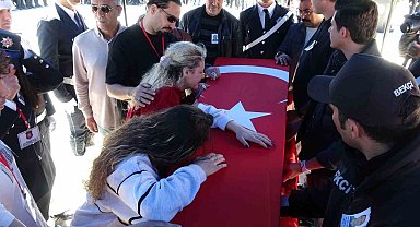 Kalp krizi geçirip hayatını kaybeden polisin eşinin sözleri yürekleri dağladı: "Lütfen kalk aşkım"