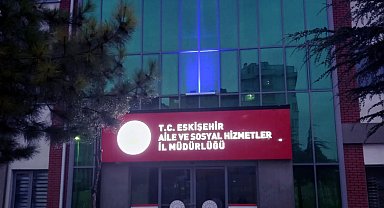 Kamu binaları otizme dikkat çekmek amacıyla mavi ışık ile aydınlatıldı