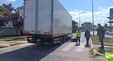 Kamyon ile çarpışan motosikletin sürücüsü yaralandı