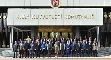 Kara Kuvvetleri Komutanı Doğu ve Güneydoğu'dan gelen şehit ve gazi yakınlarını ağırladı