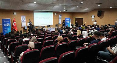 Karabük emniyeti üniversite öğrencilerini dijital tehlikelere karşı bilinçlendirdi