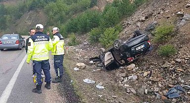 Karabük'te otomobil takla attı: 3 yaralı