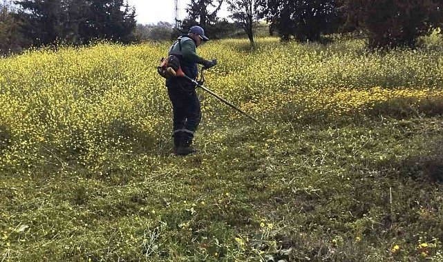 Karacasu Belediyesi'nden mezarlıklarda temizlik seferberliği