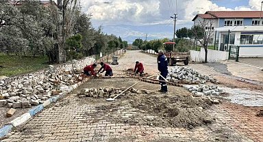 Karacasu'da yol ve kaldırım çalışmaları hız kesmeden devam ediyor
