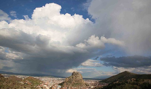 Karahisar Kalesi üzerinde bulutların dansı mest etti