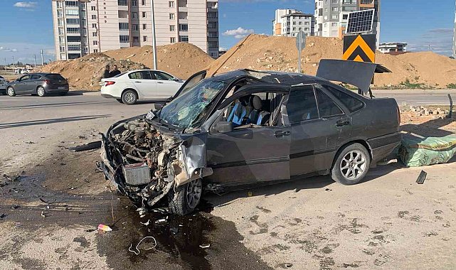 Karaman'da iki otomobil çarpıştı: 1 yaralı