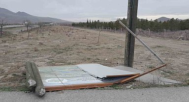 Karapınar'da lodos fırtınası etkili oldu