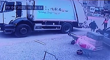 Karasu Belediyesi'ne ait çöp kamyonu 70 yaşındaki adamı ezdi