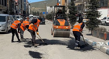 Karayolları, Yüksekova'nın çukurlu yolları için harekete geçti