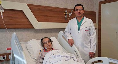 Karnındaki 23 santimetrelik kitle başarıyla çıkarıldı