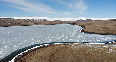 Kars Bayburt Barajı'nın buzları 1 günde çözüldü