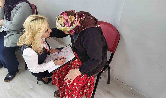 Kars'ta Açık Kapı'dan huzur evine ziyaret