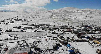 Kars'ta beyaza bürünen köyler ve tarım arazileri havadan görüntülendi