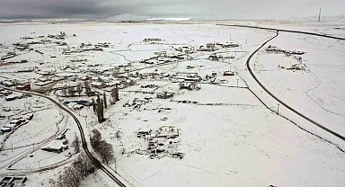 Kars'ta kar 11 köy yolunu kapattı